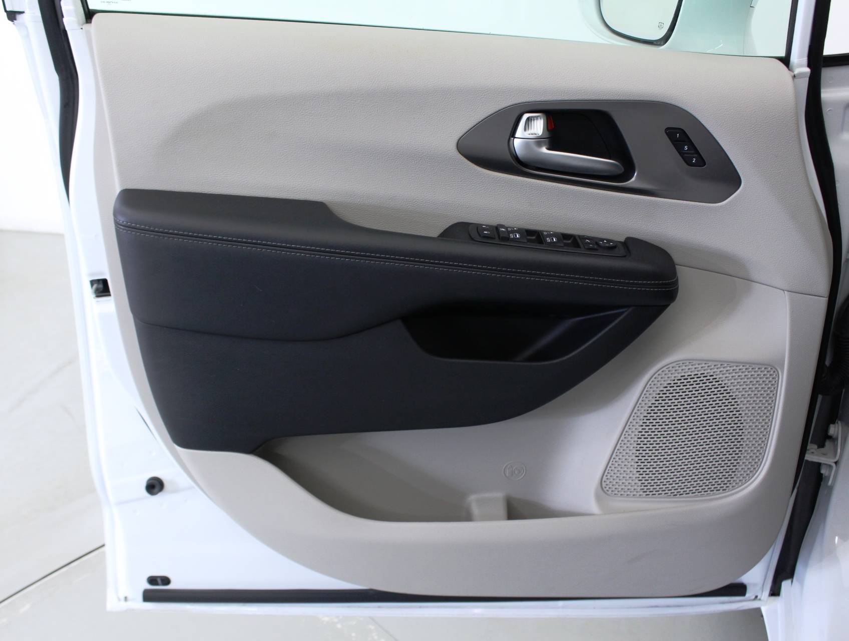 Florida Fine Cars - Used CHRYSLER PACIFICA 2018 MIAMI LIMITED PLATINUM