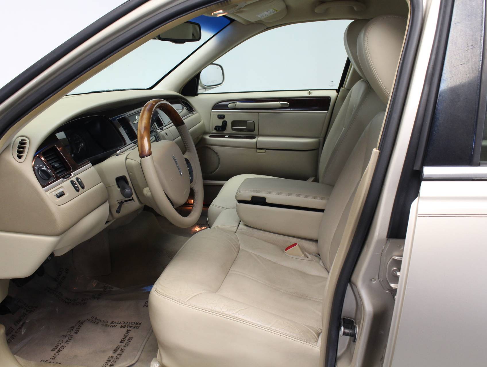 Florida Fine Cars - Used LINCOLN TOWN CAR 2011 WEST PALM SIGNATURE LIMITED