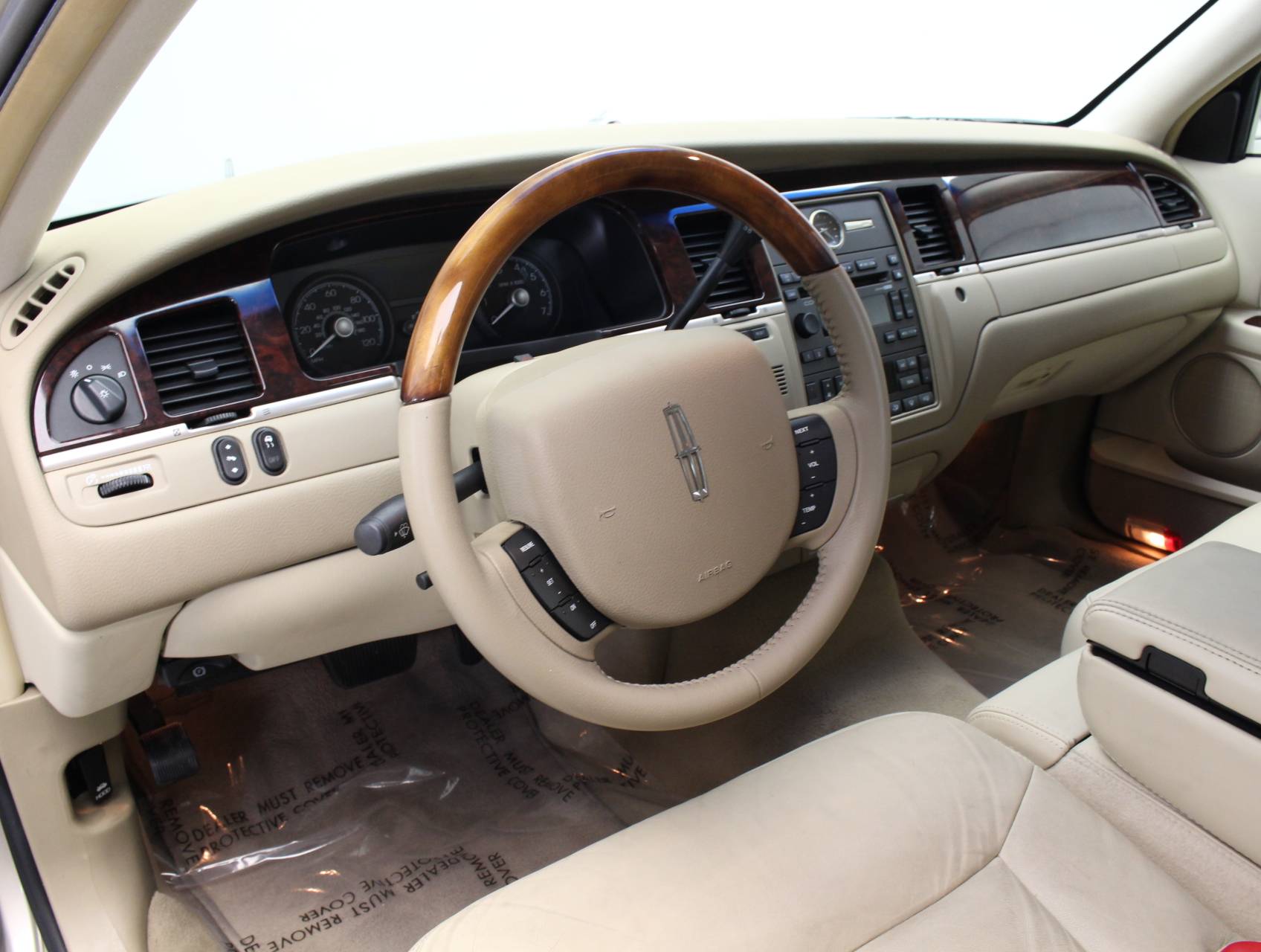 Florida Fine Cars - Used LINCOLN TOWN CAR 2011 WEST PALM SIGNATURE LIMITED