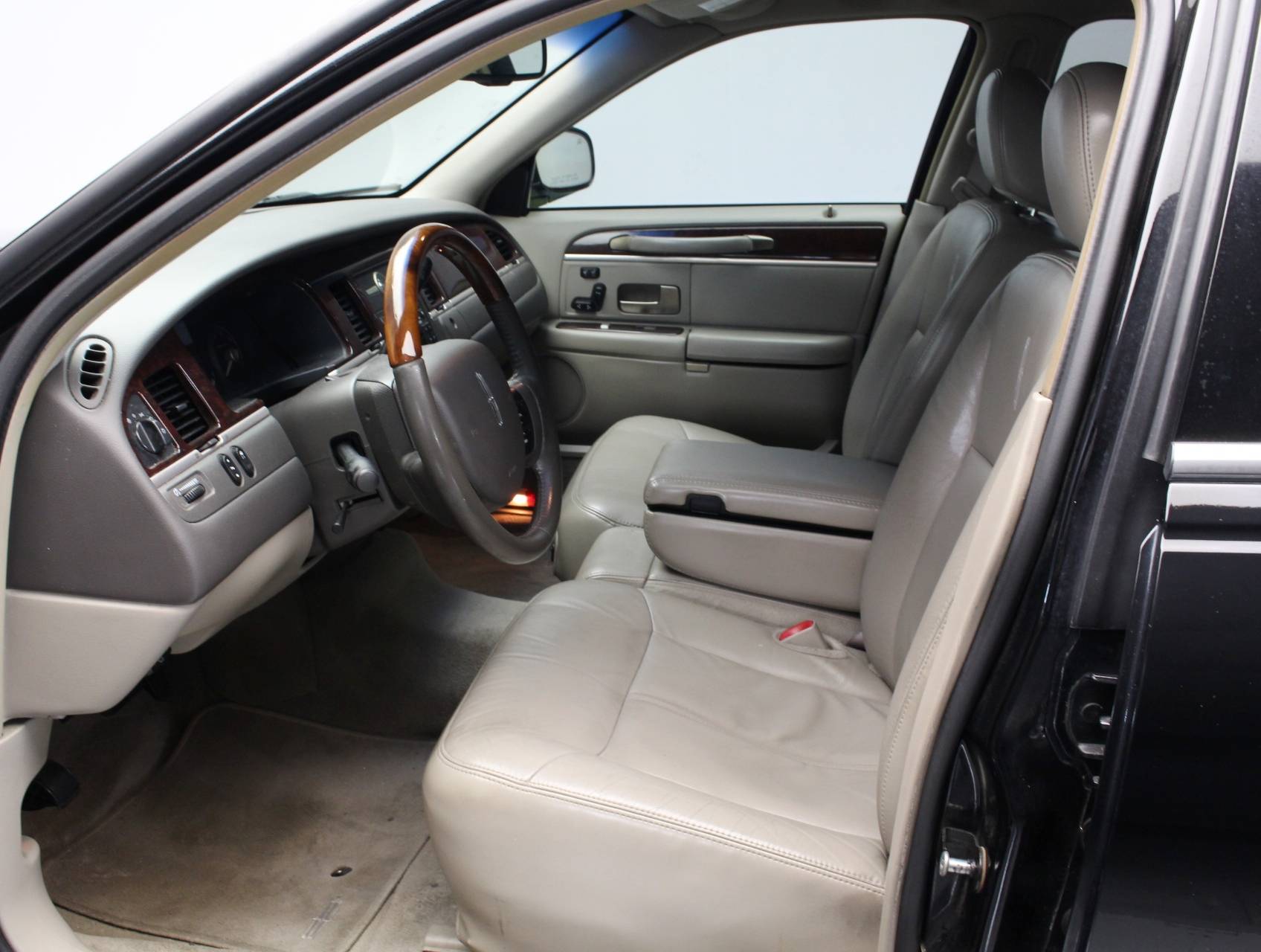 Florida Fine Cars - Used LINCOLN TOWN CAR 2010 MIAMI SIGNATURE LIMITED