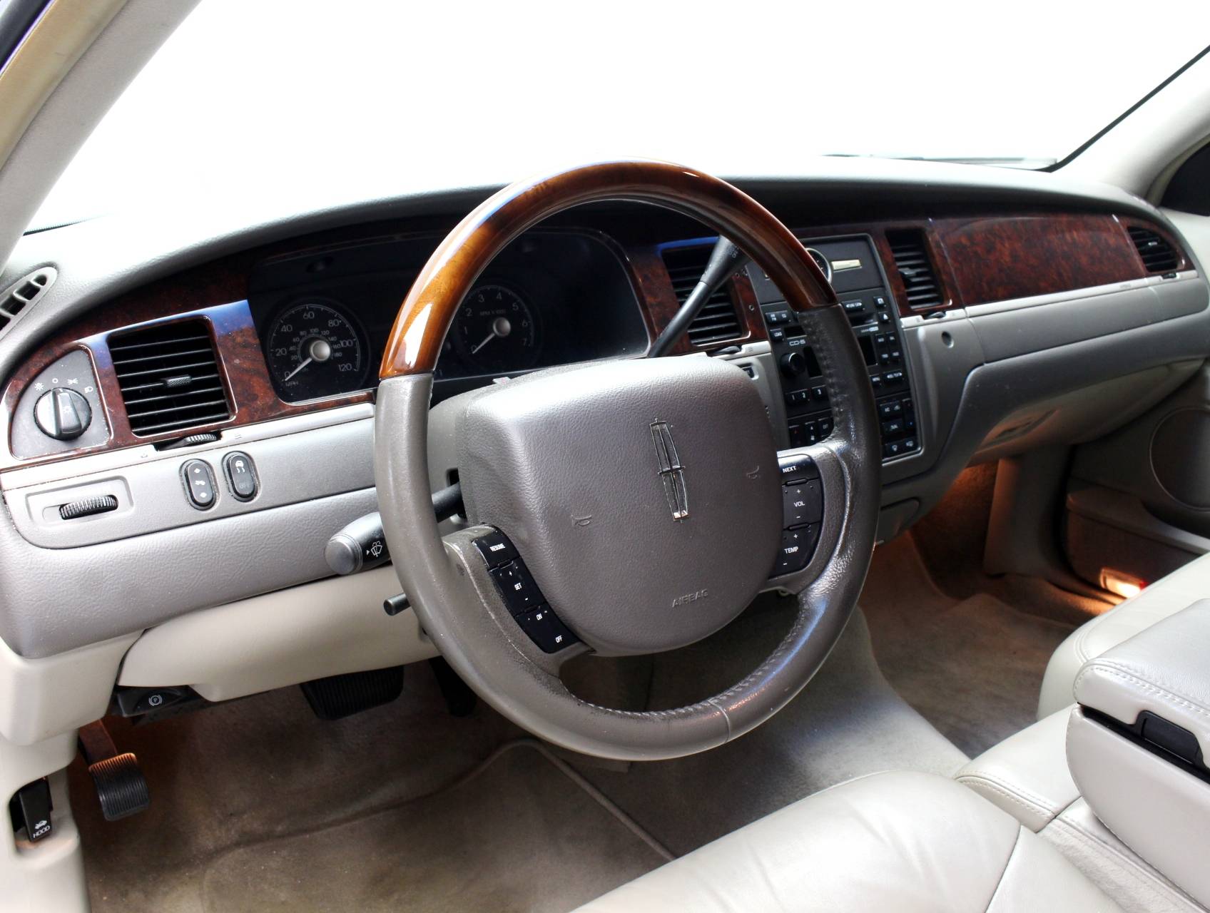 Florida Fine Cars - Used LINCOLN TOWN CAR 2010 MIAMI SIGNATURE LIMITED