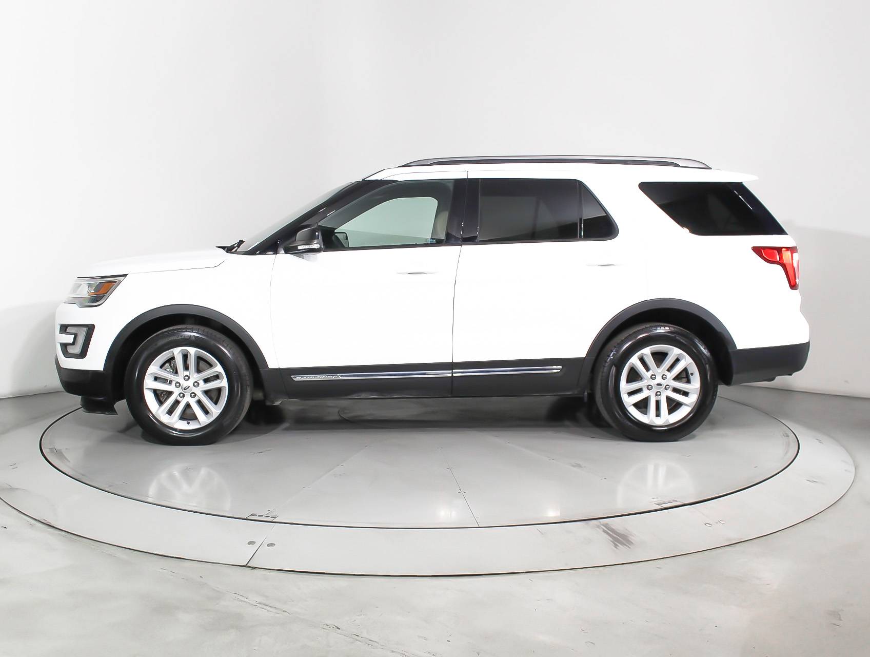 Florida Fine Cars - Used FORD EXPLORER 2016 HOLLYWOOD XLT