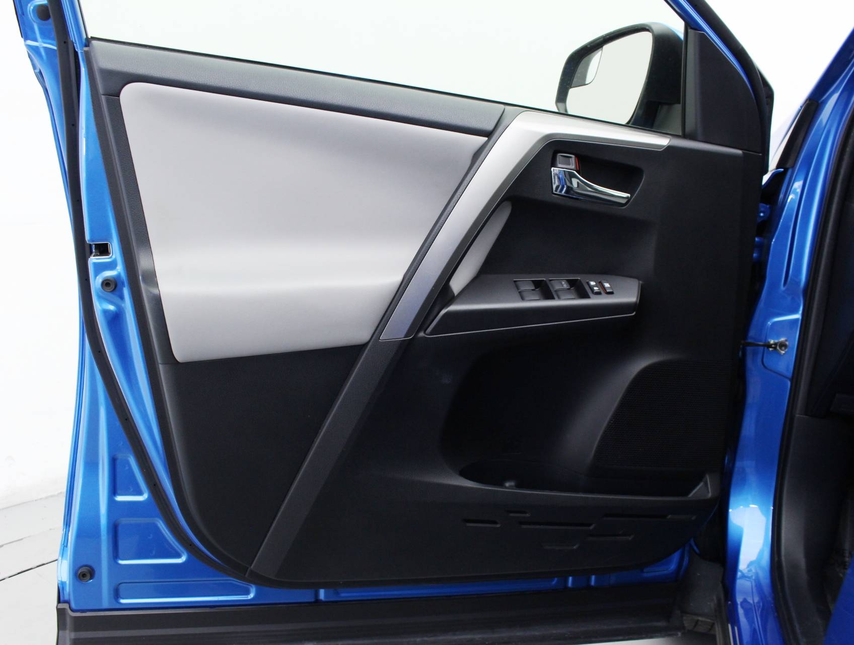 Florida Fine Cars - Used TOYOTA RAV4 2017 MIAMI Xle Awd