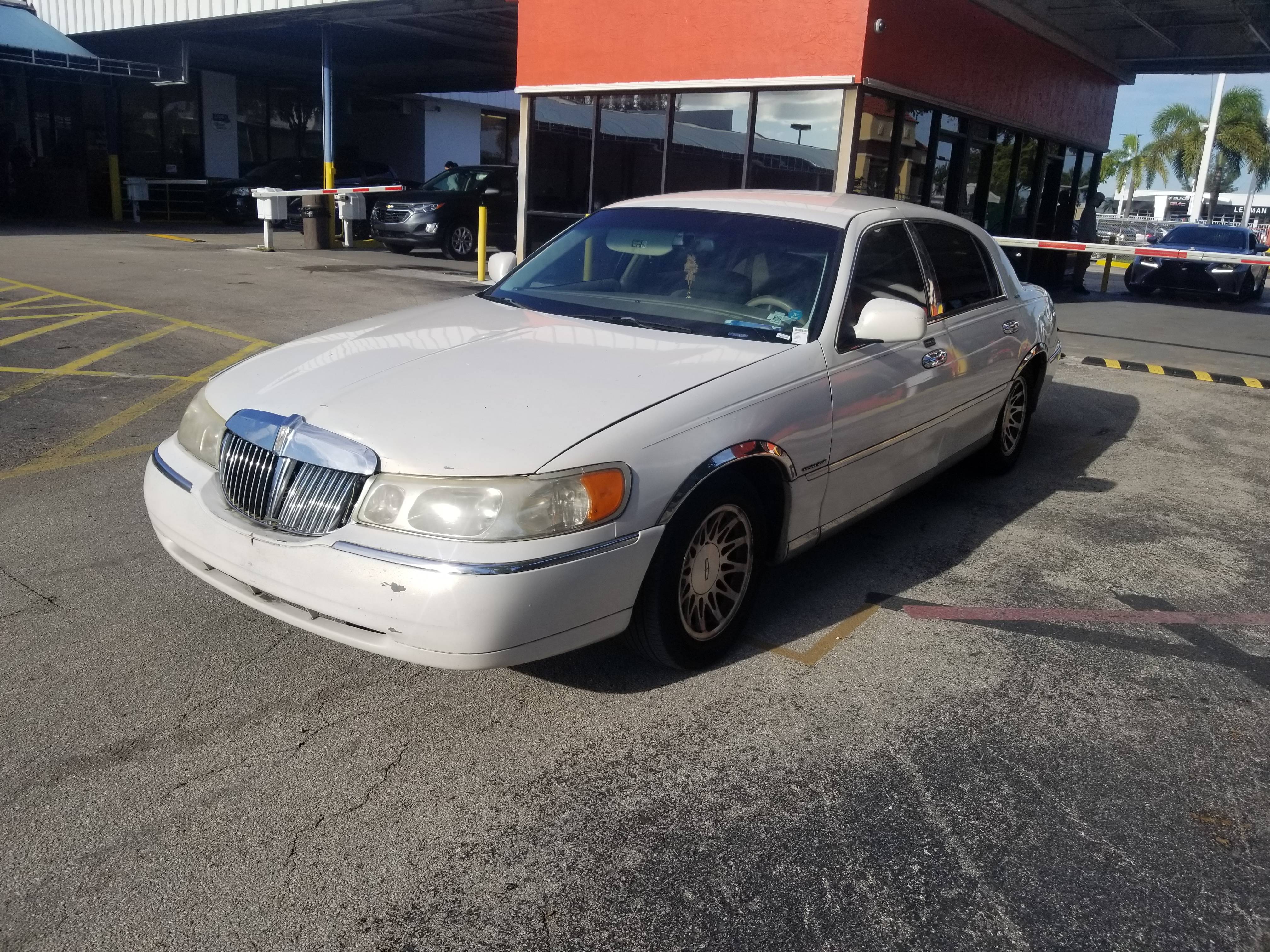 Florida Fine Cars - Used LINCOLN TOWN CAR 2000 MIAMI SIGNATURE