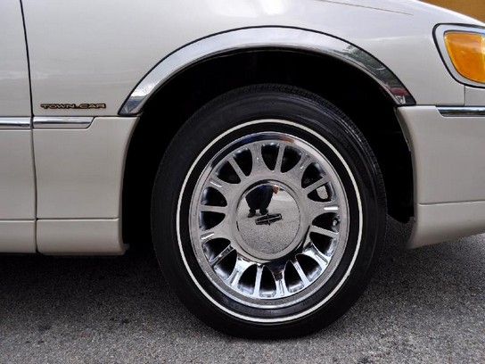 Florida Fine Cars - Used LINCOLN TOWN CAR 2002 HOLLYWOOD Cartier