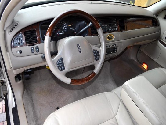 Florida Fine Cars - Used LINCOLN TOWN CAR 2002 HOLLYWOOD Cartier