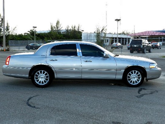 Florida Fine Cars - Used LINCOLN TOWN CAR 2006 MIAMI Signature