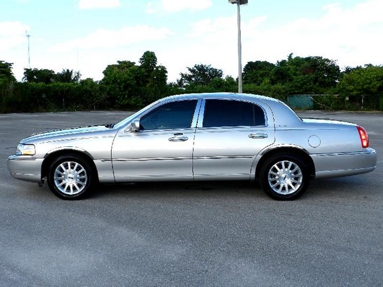 Florida Fine Cars - Used LINCOLN TOWN CAR 2006 MIAMI Signature