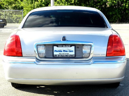 Florida Fine Cars - Used LINCOLN TOWN CAR 2006 MIAMI Signature