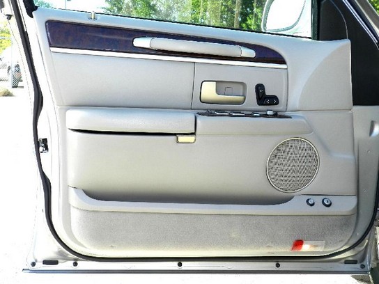 Florida Fine Cars - Used LINCOLN TOWN CAR 2006 MIAMI Signature