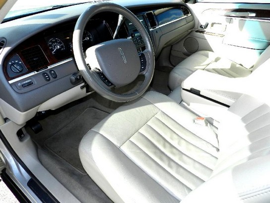 Florida Fine Cars - Used LINCOLN TOWN CAR 2006 MIAMI Signature