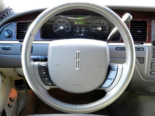 Florida Fine Cars - Used LINCOLN TOWN CAR 2006 MIAMI Signature