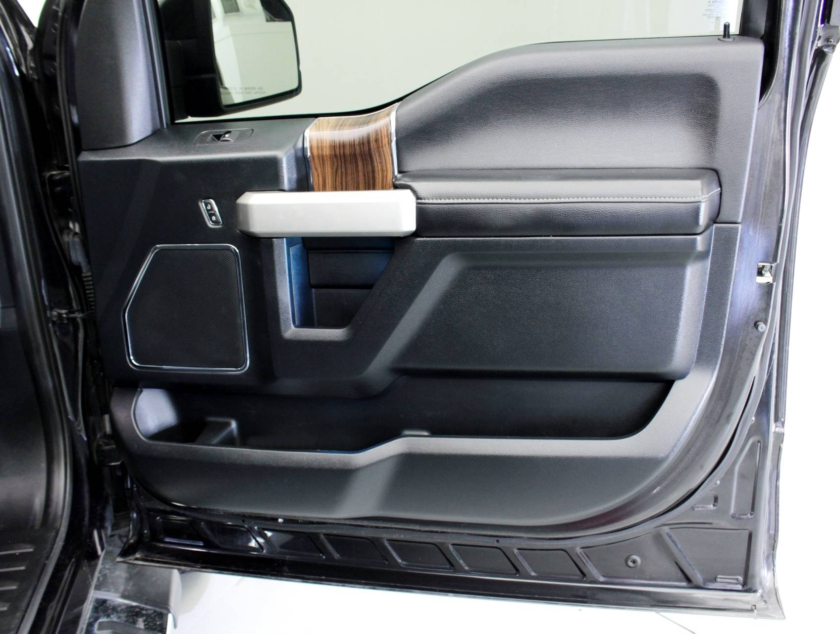 Florida Fine Cars - Used FORD F 150 2015 MIAMI Lariat Fx4