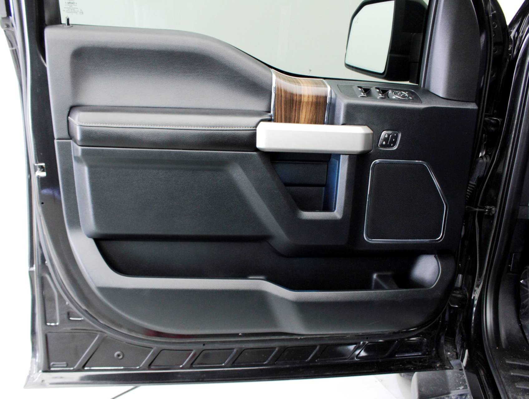 Florida Fine Cars - Used FORD F 150 2015 MIAMI Lariat Fx4