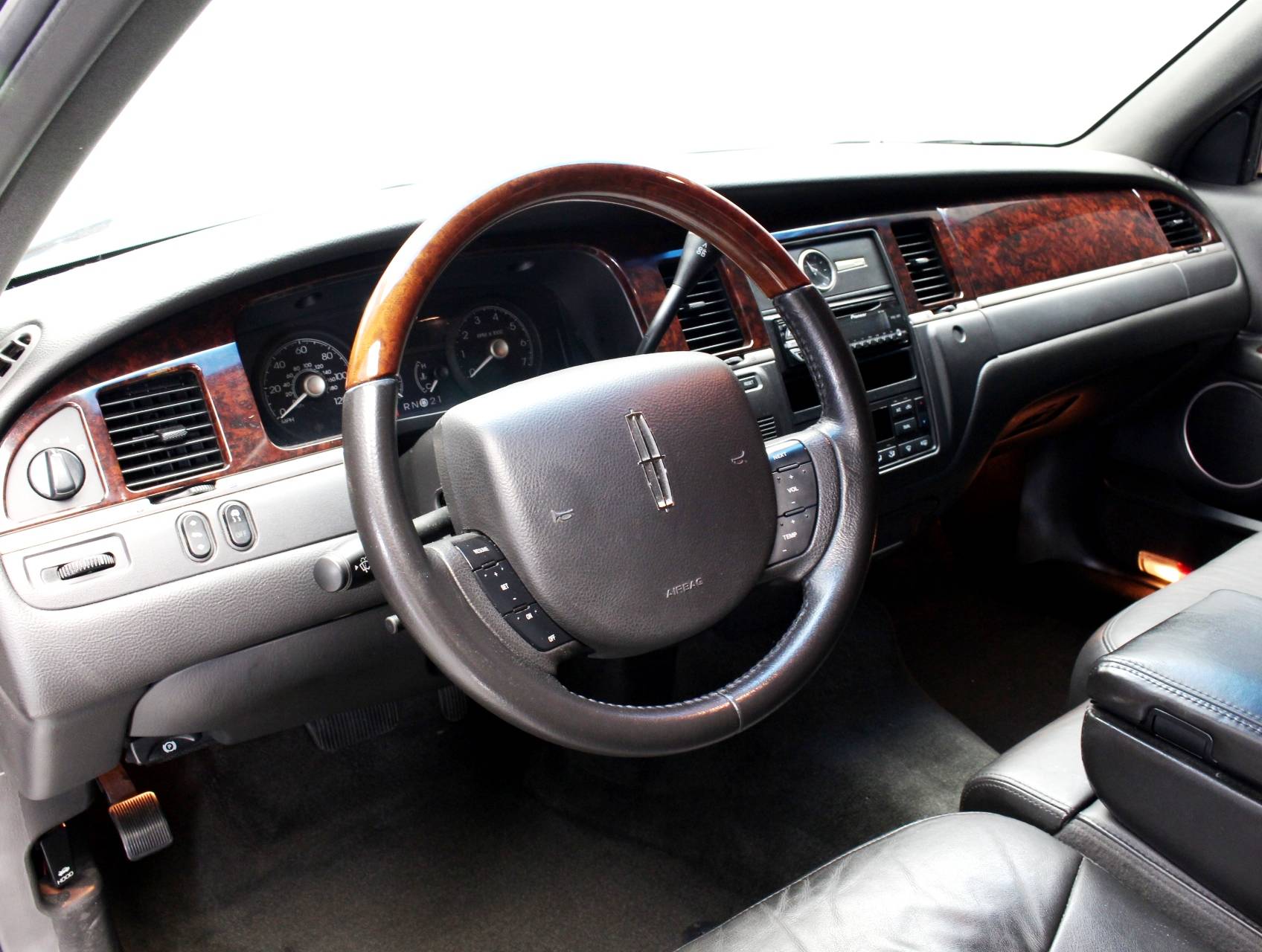 Florida Fine Cars - Used LINCOLN TOWN CAR 2011 WEST PALM SIGNATURE-L