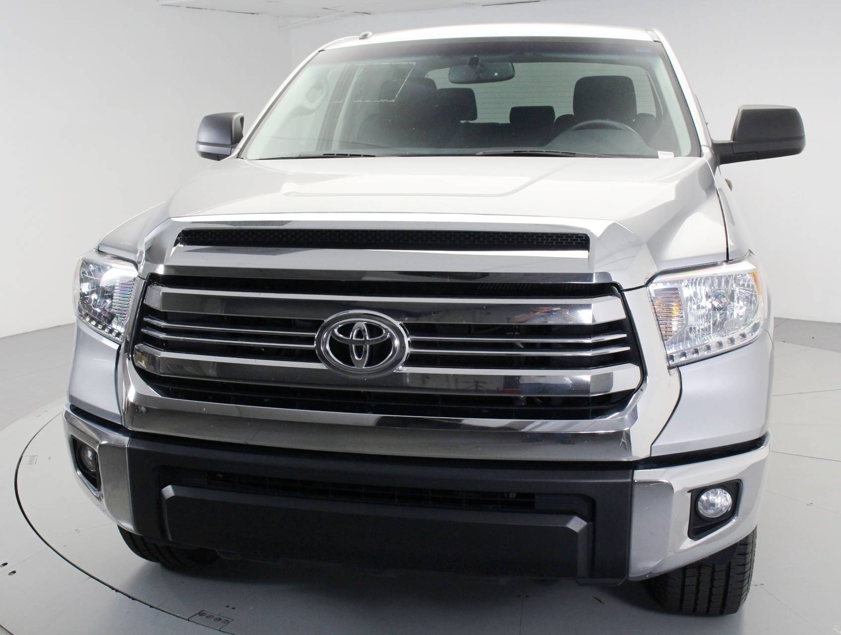 Florida Fine Cars - Used TOYOTA TUNDRA 2017 WEST PALM Sr5 Crewmax 4x4