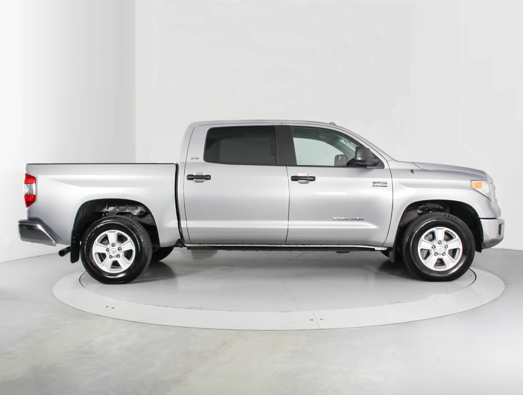 Florida Fine Cars - Used TOYOTA TUNDRA 2017 WEST PALM Sr5 Crewmax 4x4