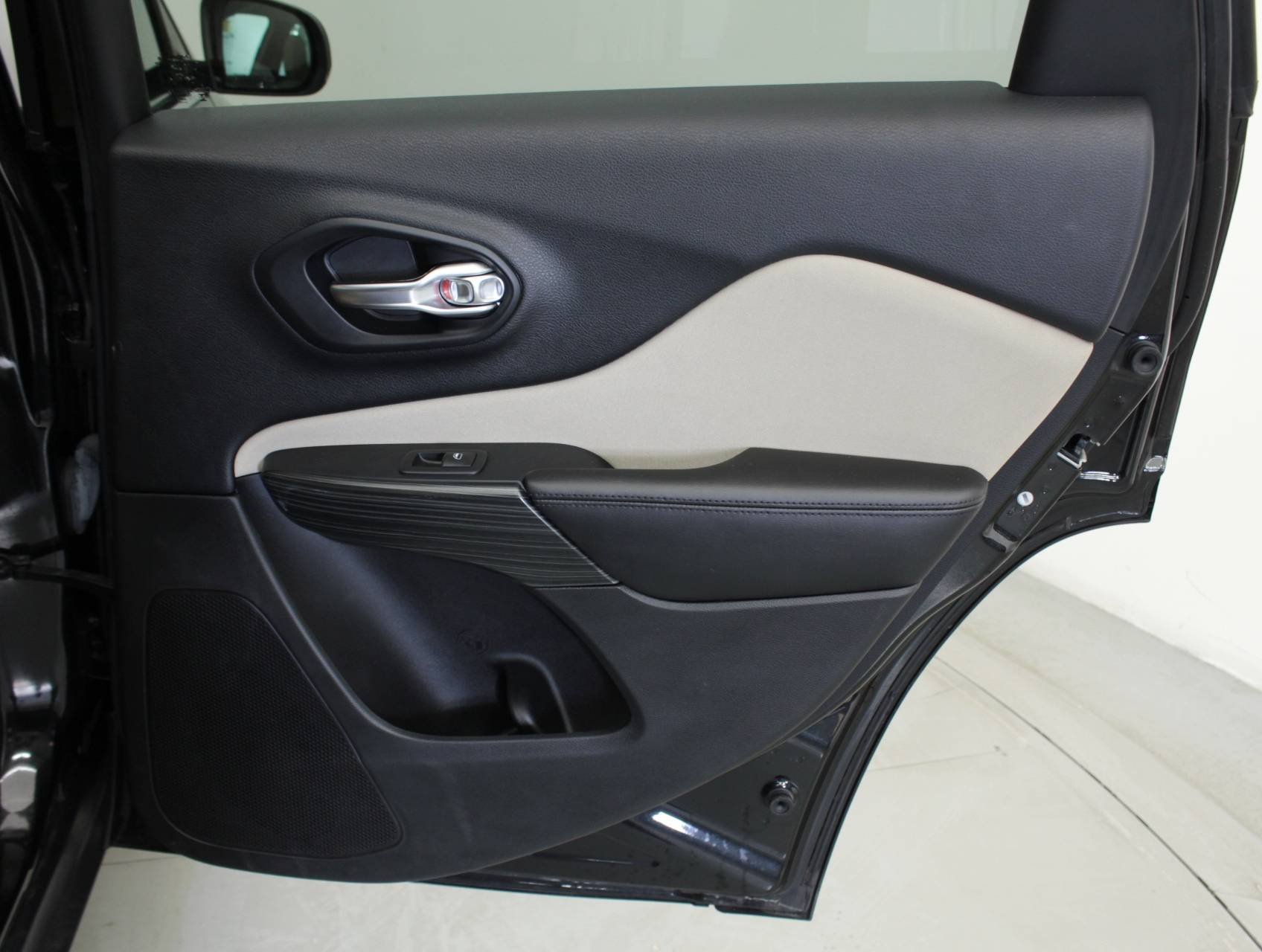 Florida Fine Cars - Used JEEP CHEROKEE 2016 MIAMI LATITUDE