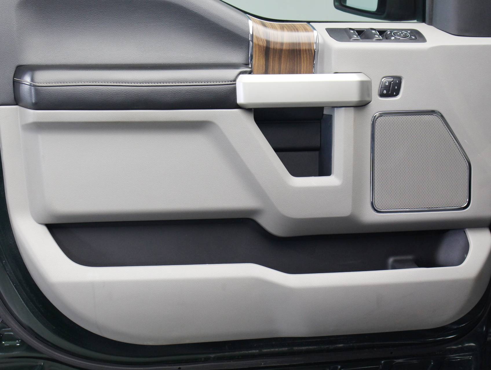 Florida Fine Cars - Used FORD F 150 2016 WEST PALM Lariat Supercrew 4x4