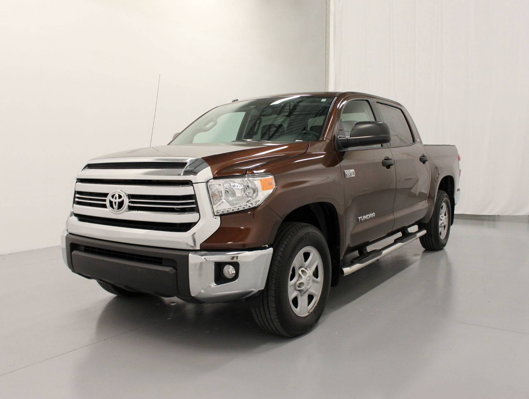 Florida Fine Cars - Used TOYOTA TUNDRA 2017 MIAMI Sr5 Crewmax
