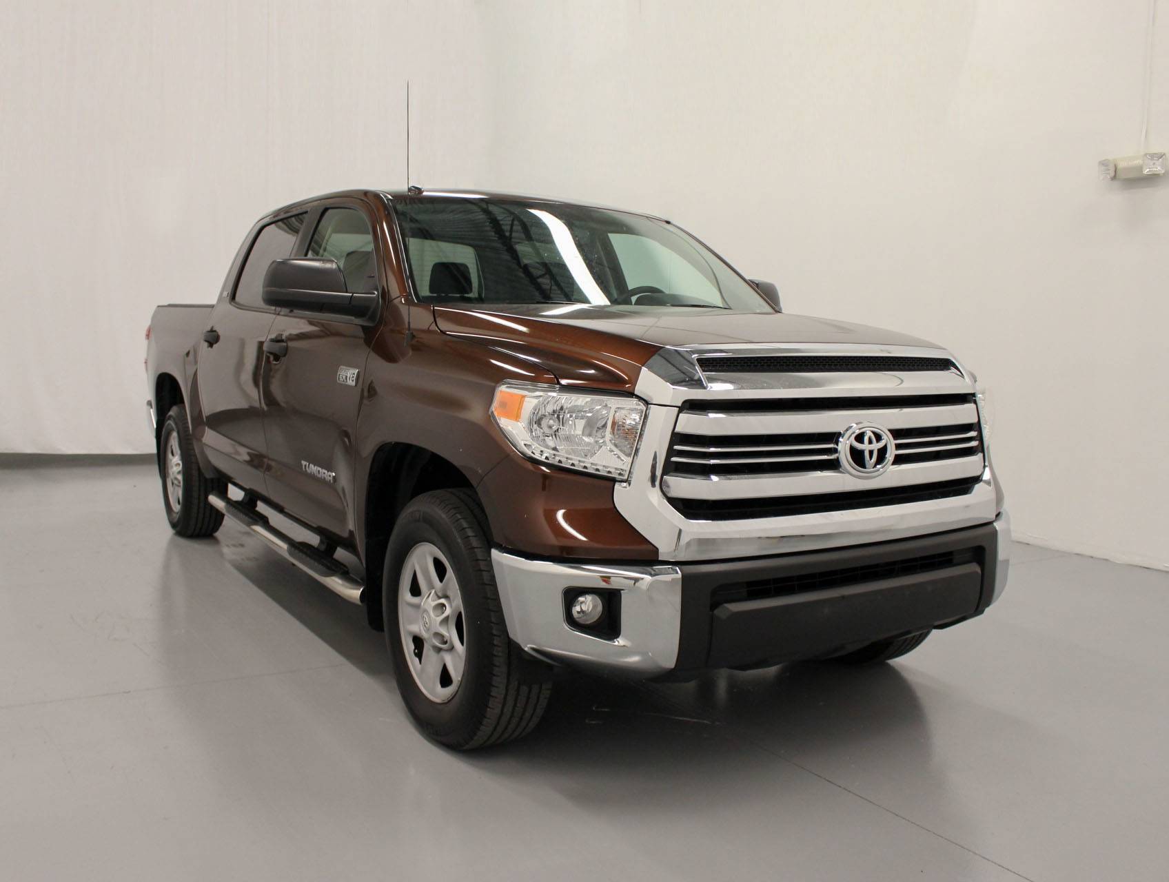 Florida Fine Cars - Used TOYOTA TUNDRA 2017 MIAMI Sr5 Crewmax