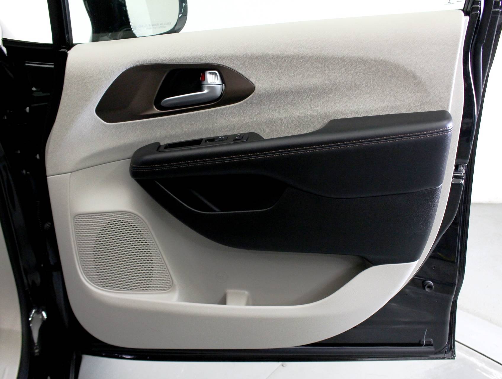 Florida Fine Cars - Used CHRYSLER PACIFICA 2018 HOLLYWOOD TOURING L