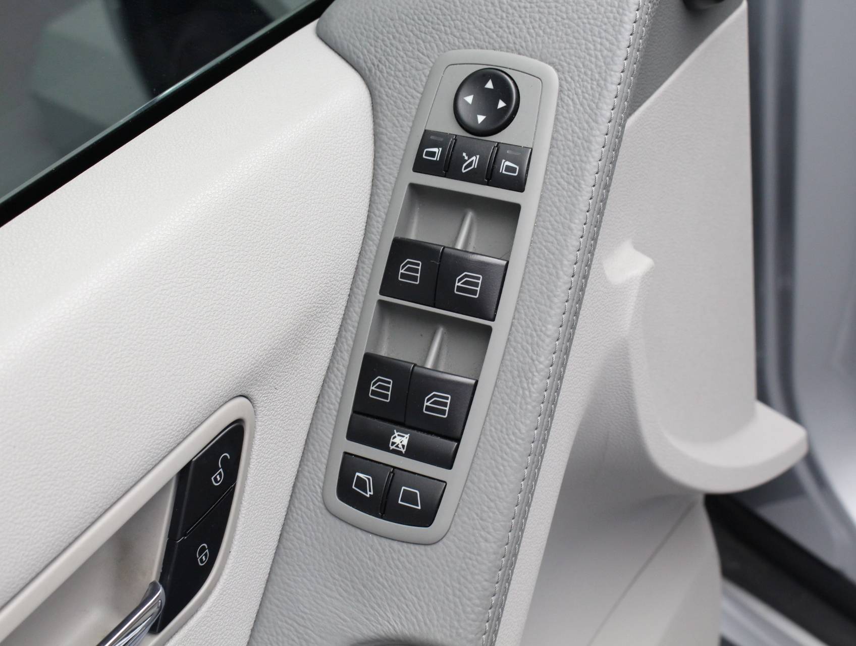 Florida Fine Cars - Used MERCEDES-BENZ R CLASS 2006 WEST PALM R350 4MATIC