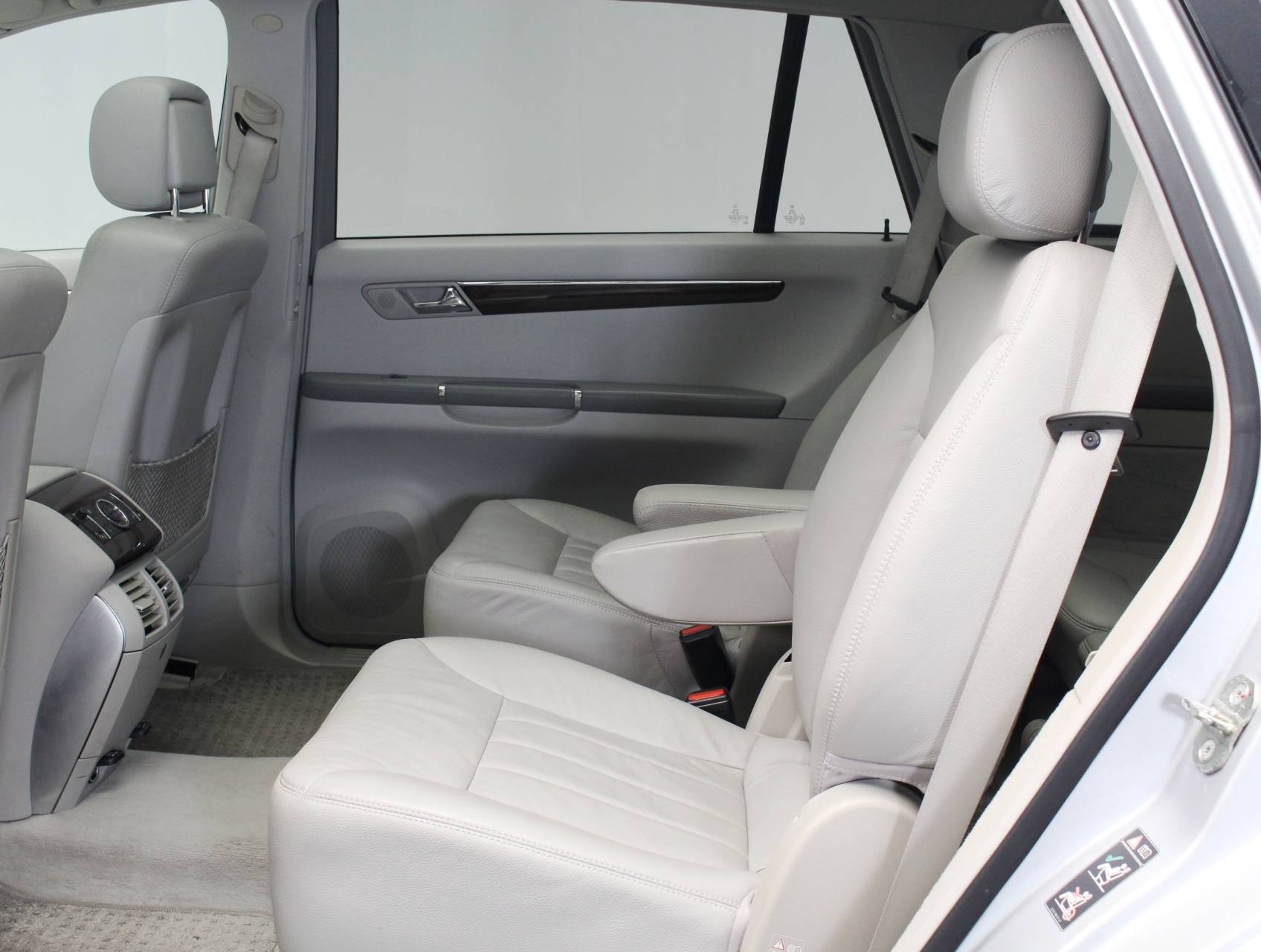 Florida Fine Cars - Used MERCEDES-BENZ R CLASS 2006 WEST PALM R350 4MATIC