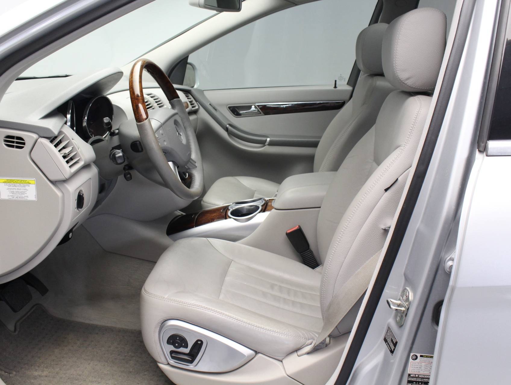 Florida Fine Cars - Used MERCEDES-BENZ R CLASS 2006 WEST PALM R350 4MATIC