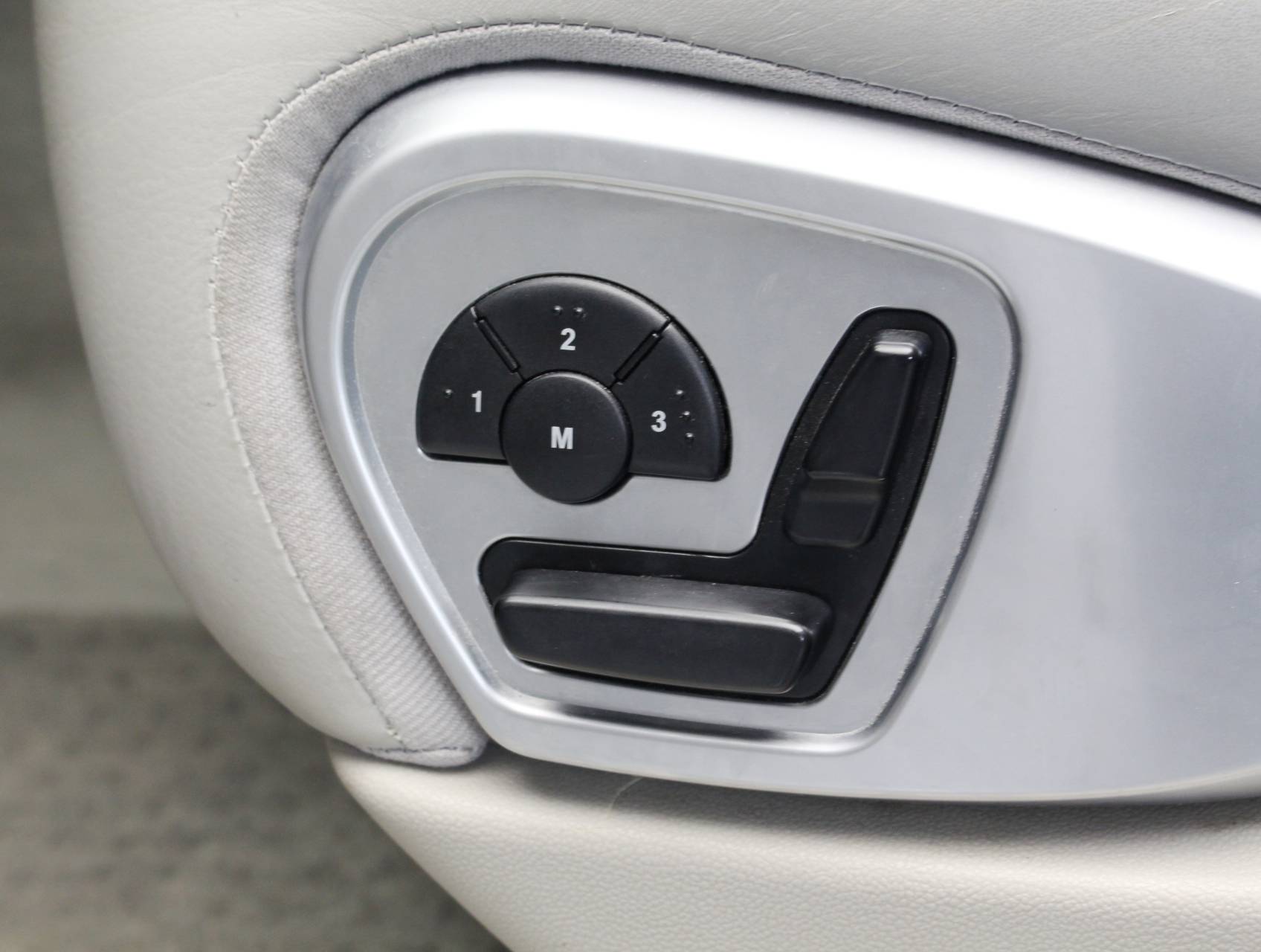 Florida Fine Cars - Used MERCEDES-BENZ R CLASS 2006 WEST PALM R350 4MATIC