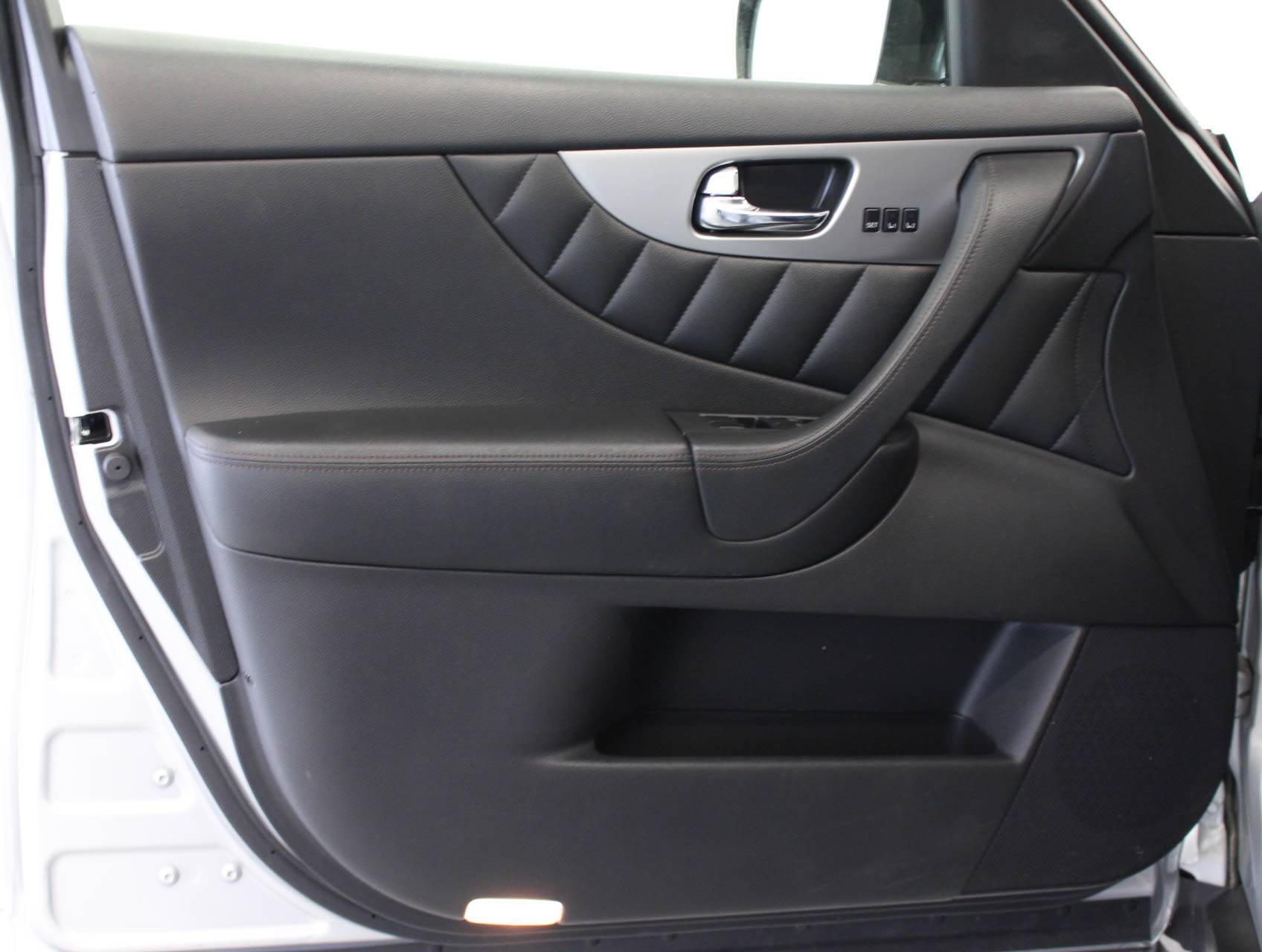 Infiniti FX35, FX37, FX50 2008-2013 Apple CarPlay \u0026 Android Auto, image size:1696x1280