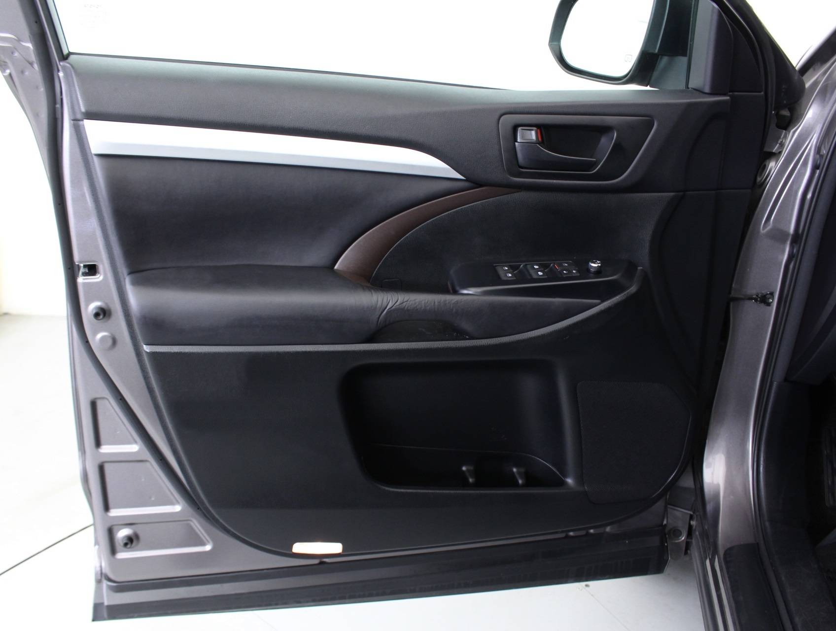 Florida Fine Cars - Used TOYOTA HIGHLANDER 2015 WEST PALM Le Plus V6