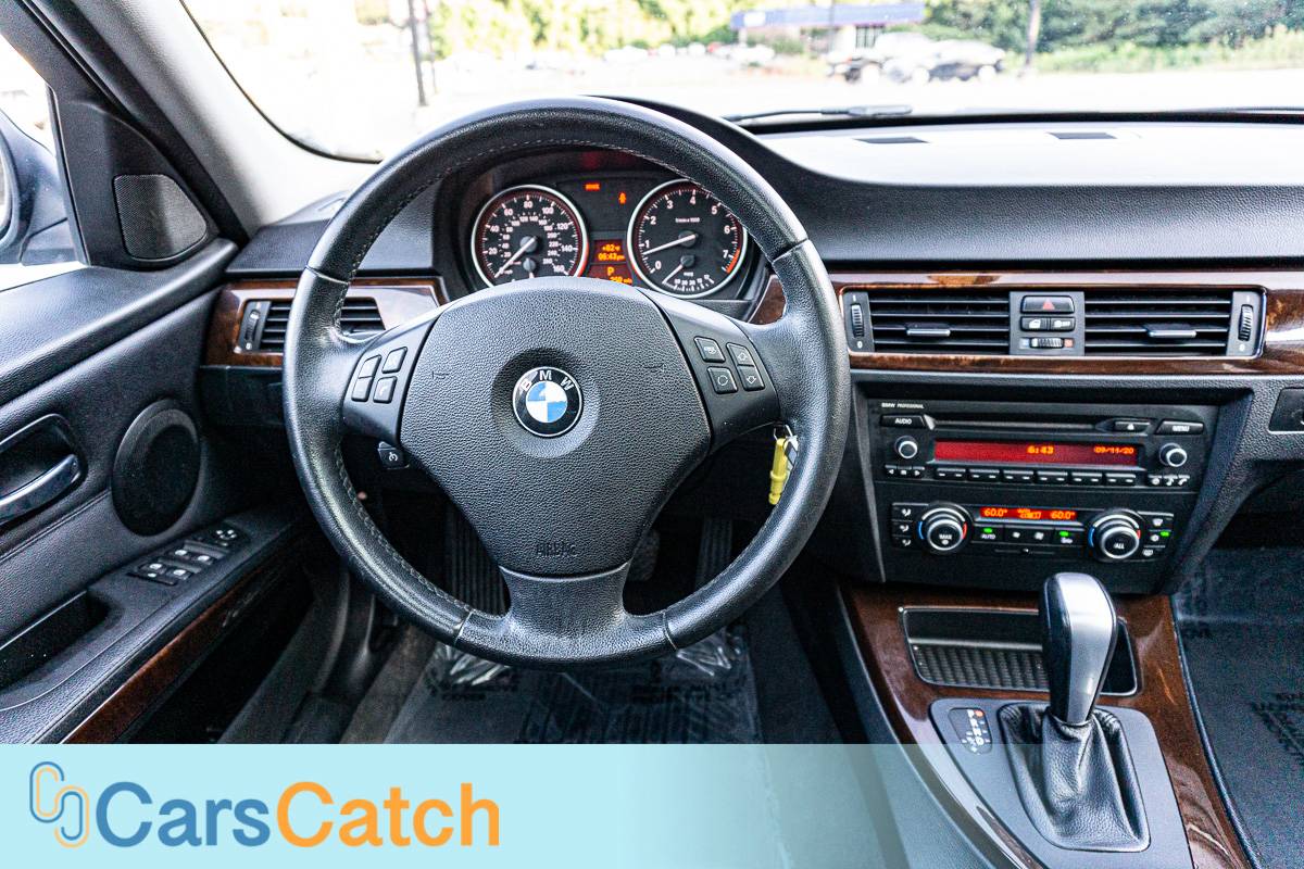 CARSCATCH - Used vehicle - Sedan BMW 3 SERIES 2011