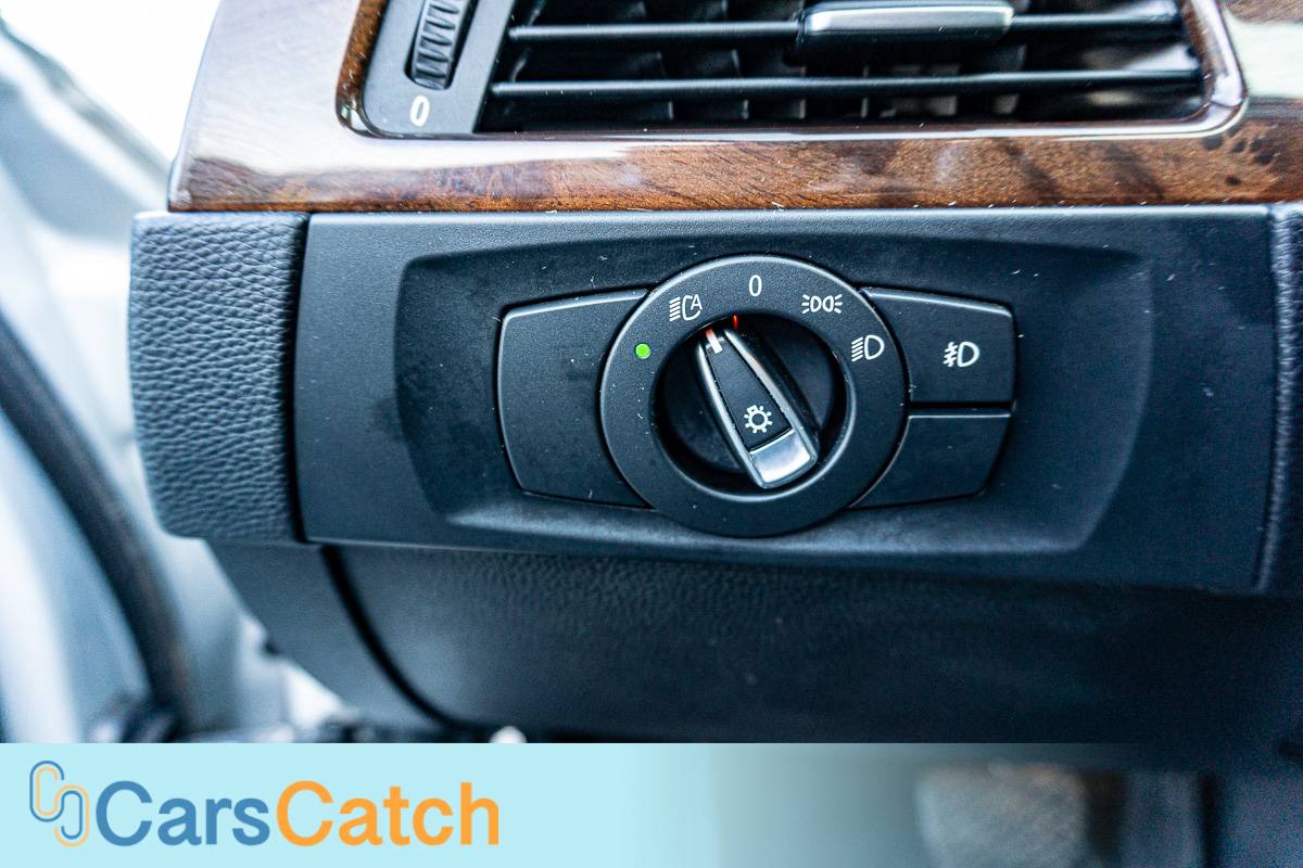 CARSCATCH - Used vehicle - Sedan BMW 3 SERIES 2011