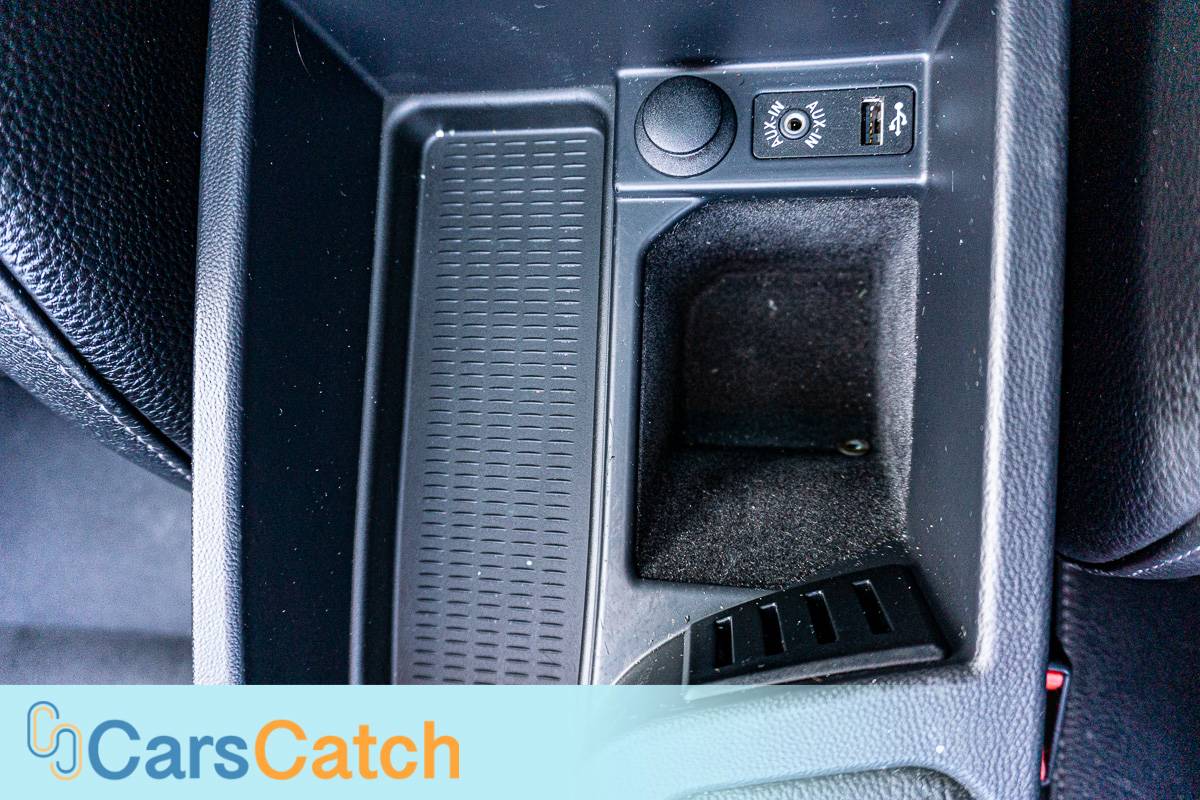 CARSCATCH - Used vehicle - Sedan BMW 3 SERIES 2011