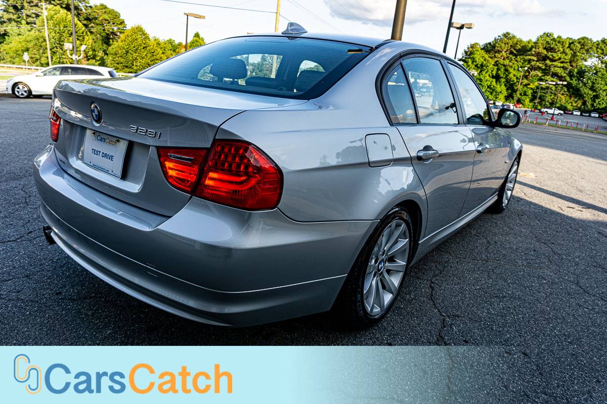CARSCATCH - Used vehicle - Sedan BMW 3 SERIES 2011