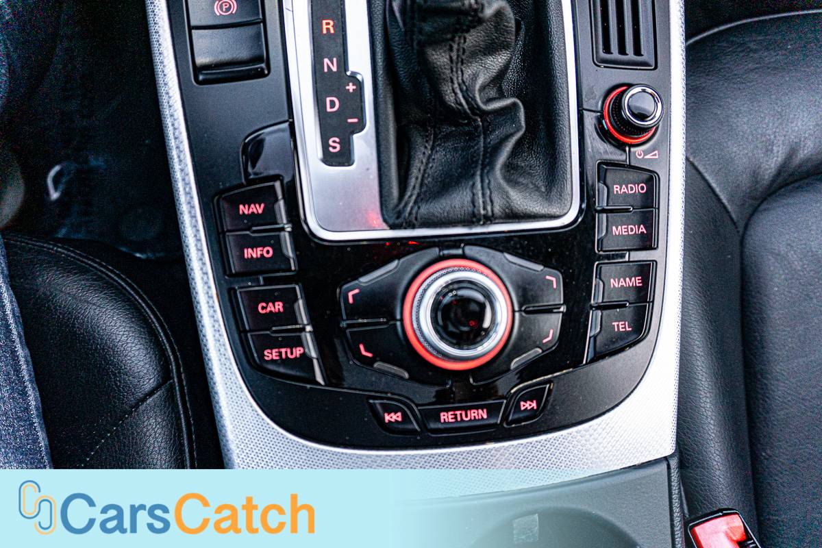 CARSCATCH - Used vehicle - Sedan AUDI A4 2011