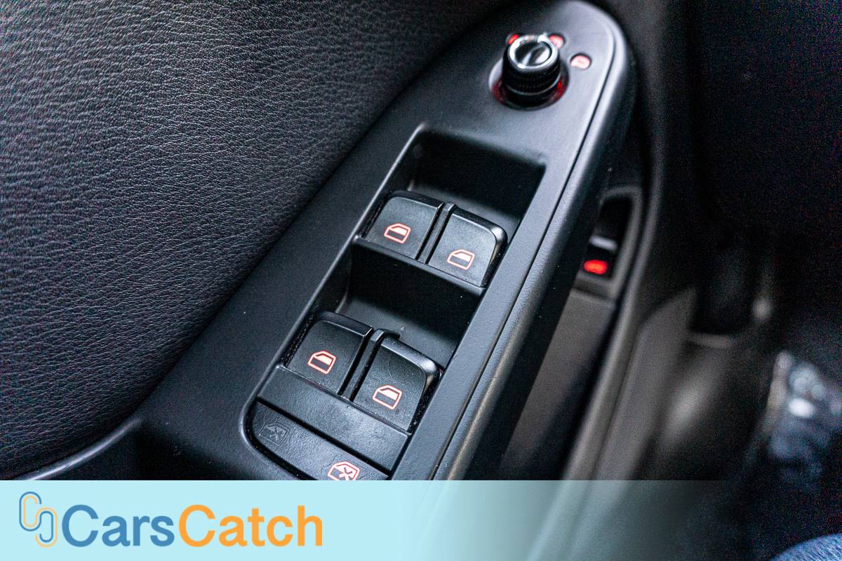 CARSCATCH - Used vehicle - Sedan AUDI A4 2011