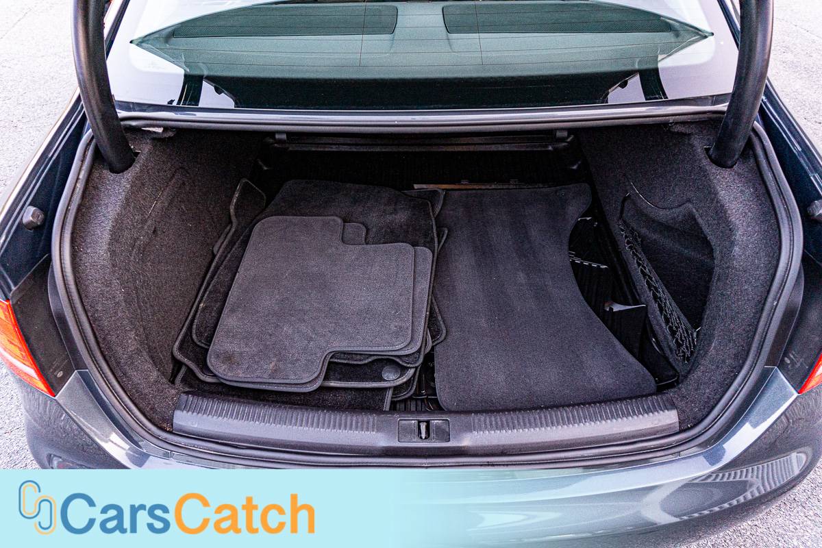 CARSCATCH - Used vehicle - Sedan AUDI A4 2011