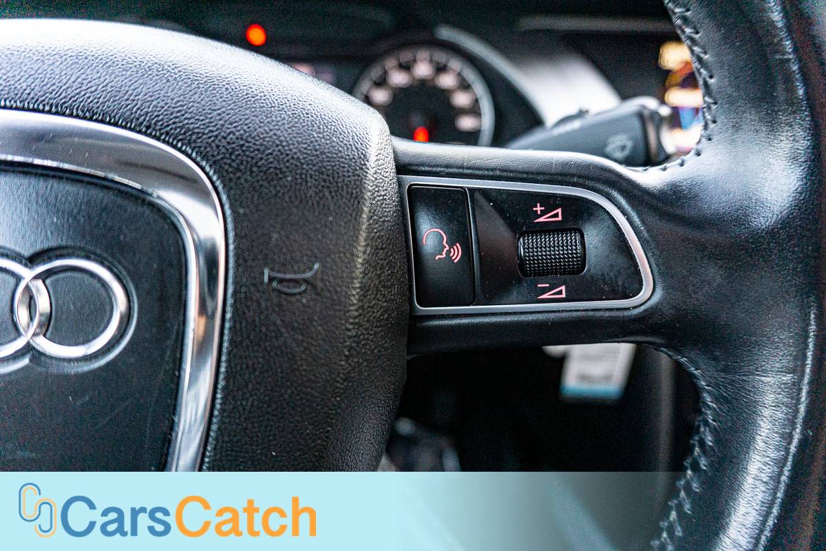 CARSCATCH - Used vehicle - Sedan AUDI A4 2011