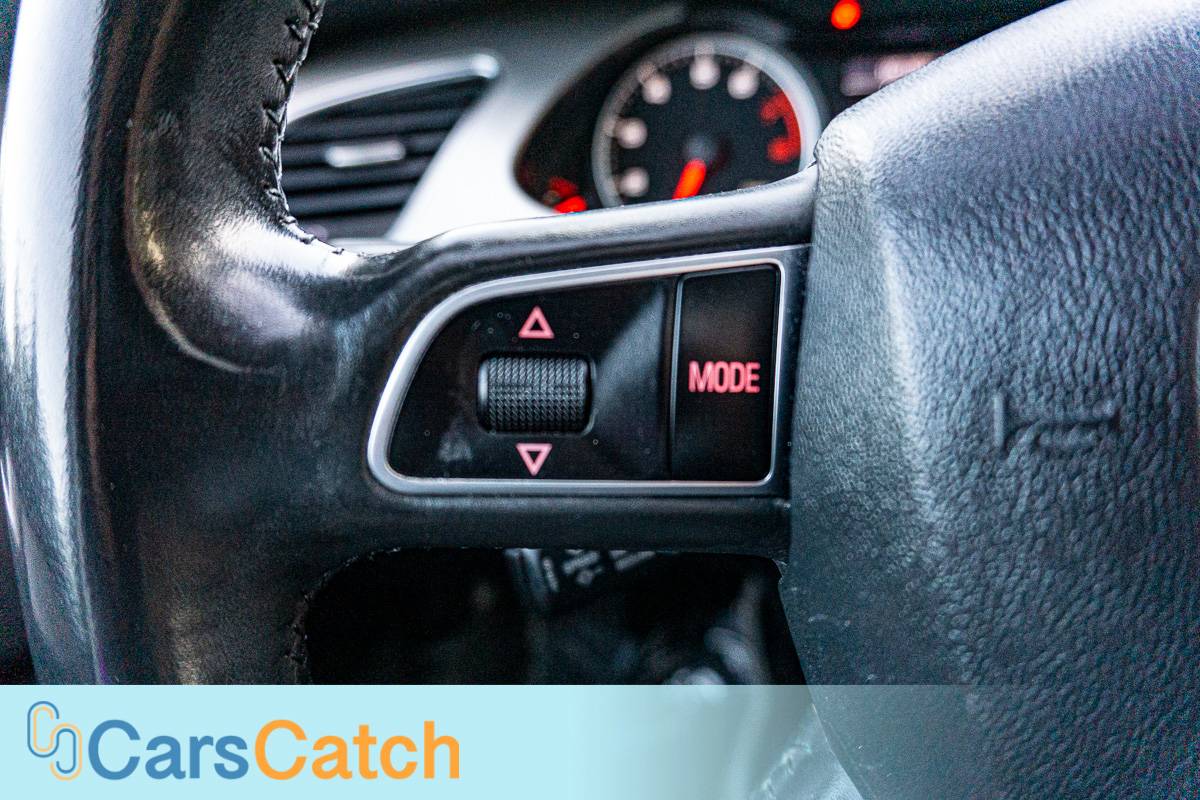 CARSCATCH - Used vehicle - Sedan AUDI A4 2011