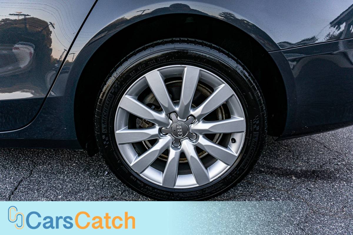 CARSCATCH - Used vehicle - Sedan AUDI A4 2011
