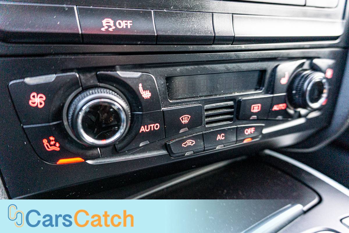 CARSCATCH - Used vehicle - Sedan AUDI A4 2011