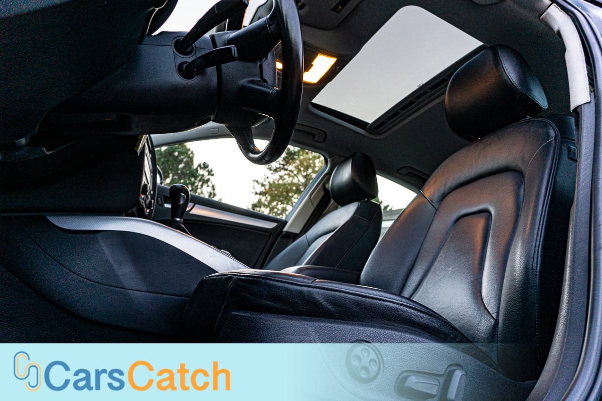 CARSCATCH - Used vehicle - Sedan AUDI A4 2011