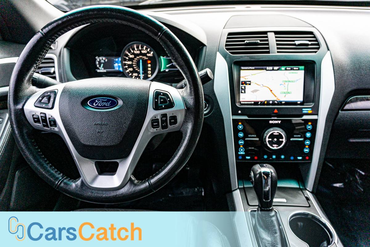 CARSCATCH - Used vehicle - SUV FORD EXPLORER 2015