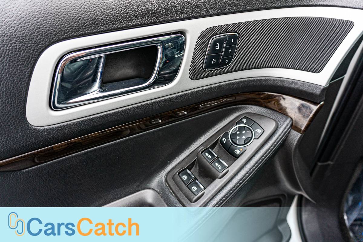 CARSCATCH - Used vehicle - SUV FORD EXPLORER 2015