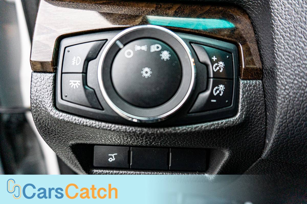 CARSCATCH - Used vehicle - SUV FORD EXPLORER 2015