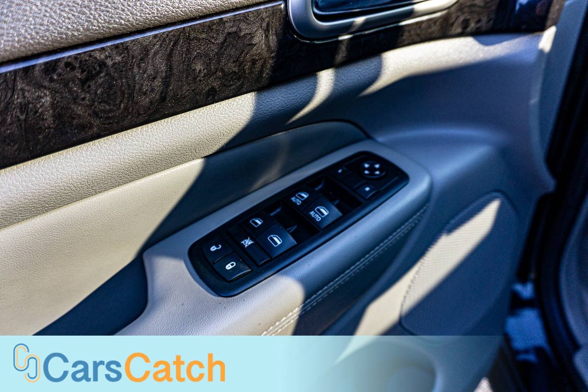 CARSCATCH - Used vehicle - SUV JEEP GRAND CHEROKEE 2012