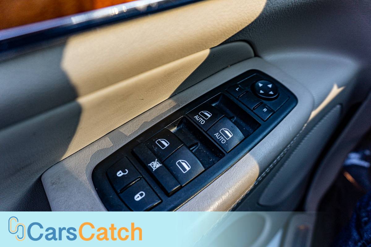 CARSCATCH - Used vehicle - SUV JEEP GRAND CHEROKEE 2012