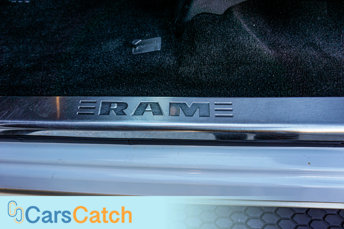 CARSCATCH - Used vehicle - Truck RAM 1500 2014